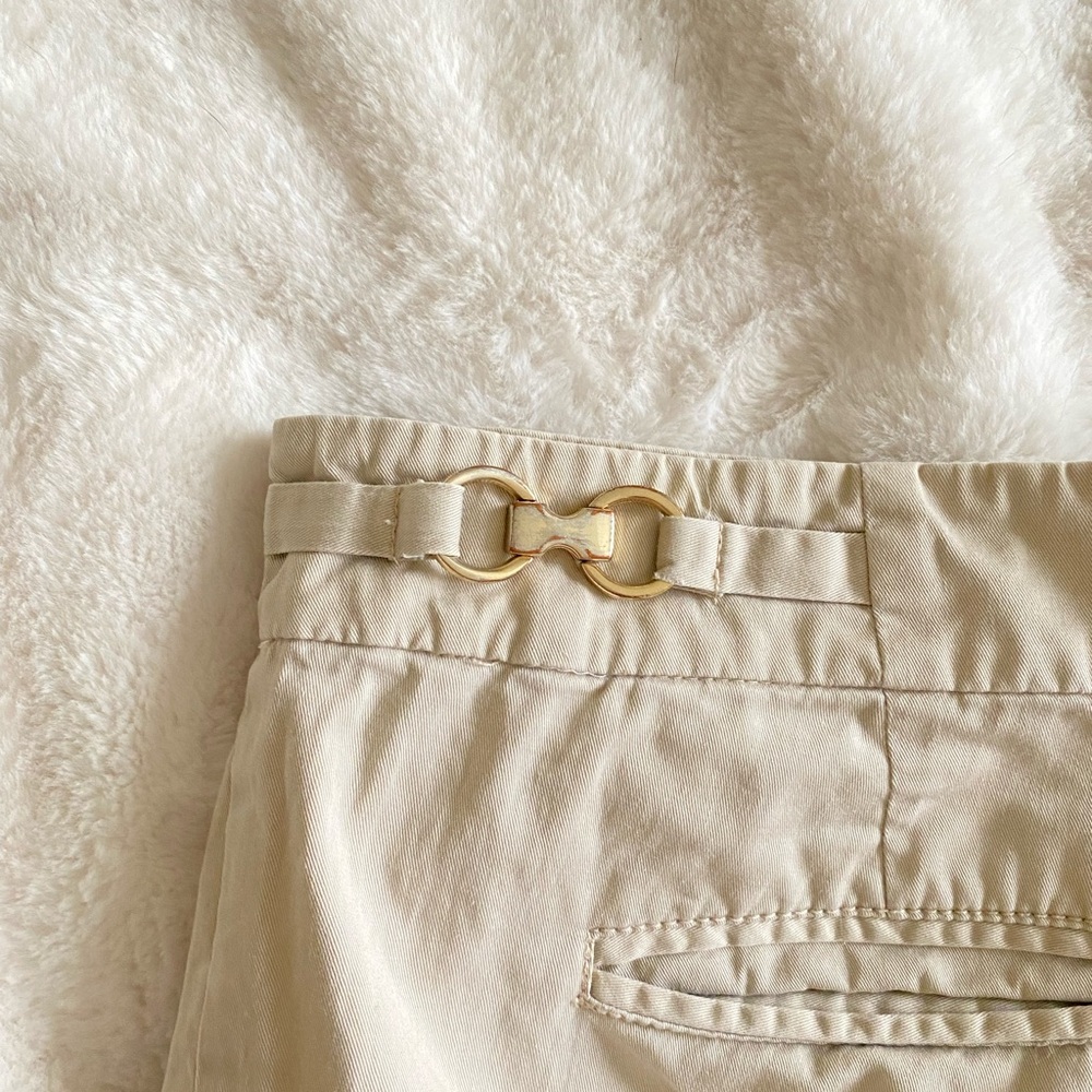 VINTAGE NEW YORK & COMPANY LOW-RISE CAPRI KHAKI WITH GOLD CHAINS